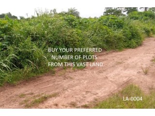 Building Plots Available At Pakyi No1 (Kumasi) For Sale. Size: 90ft by 80ft. Also Available In Acres For All Building And Development Activities.